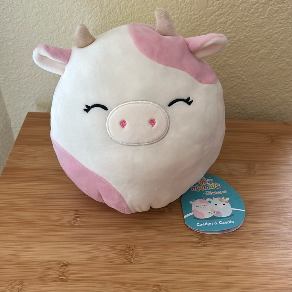 FlipAmellows Caedyn & Caedia cow squishmallow